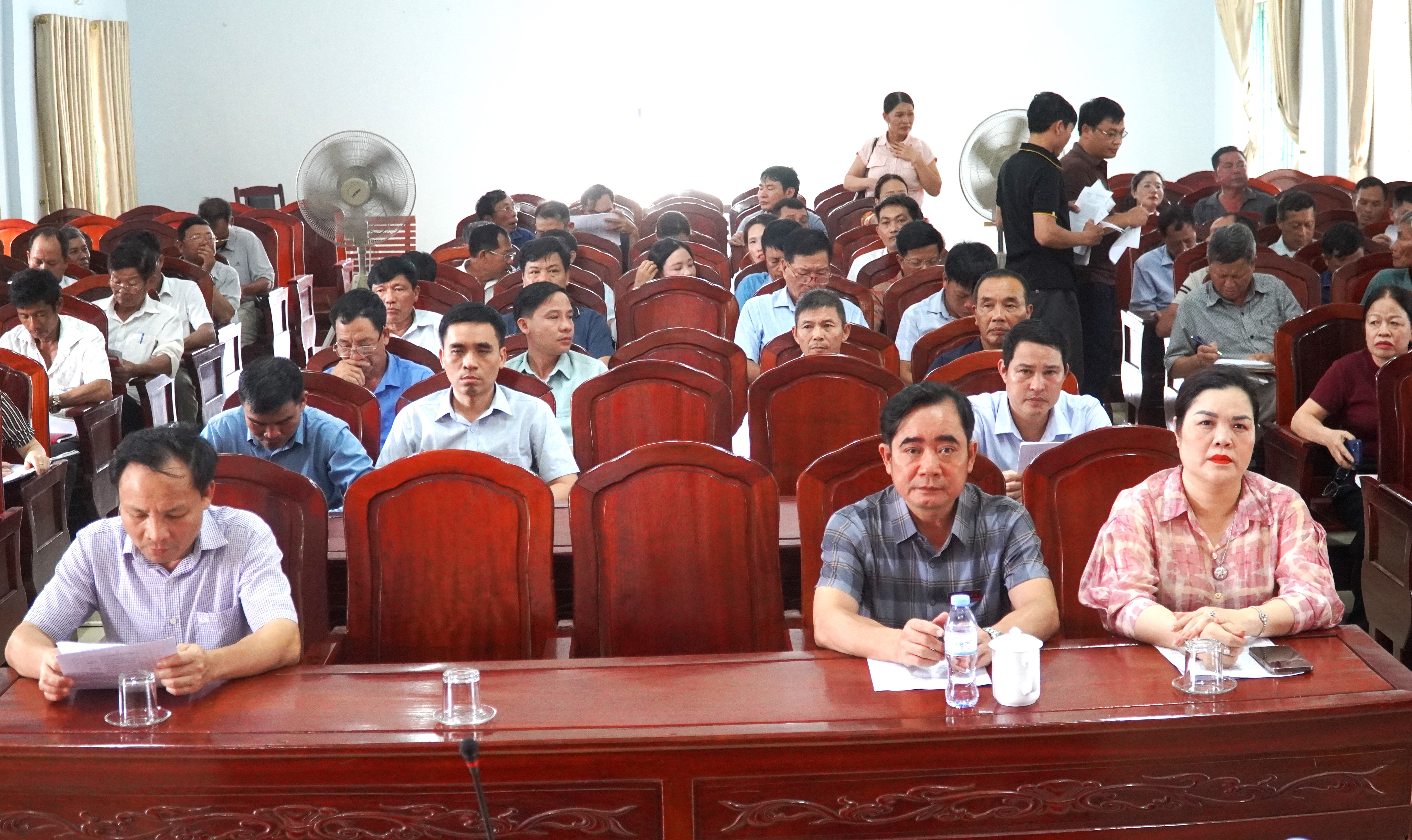 Xã Hương Xuân tổ chức hội nghị lấy ý kiến về phương án sắp xếp lại các thôn trên địa bàn xã.
