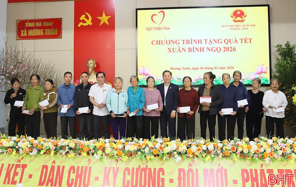 Đoàn Đại biểu Quốc hội tỉnh Hà Tĩnh phối hợp Quỹ Thiện Tâm trao quà Tết cho các hộ gia đình có hoàn cảnh đặc biệt khó khăn tại xã Hương Xuân