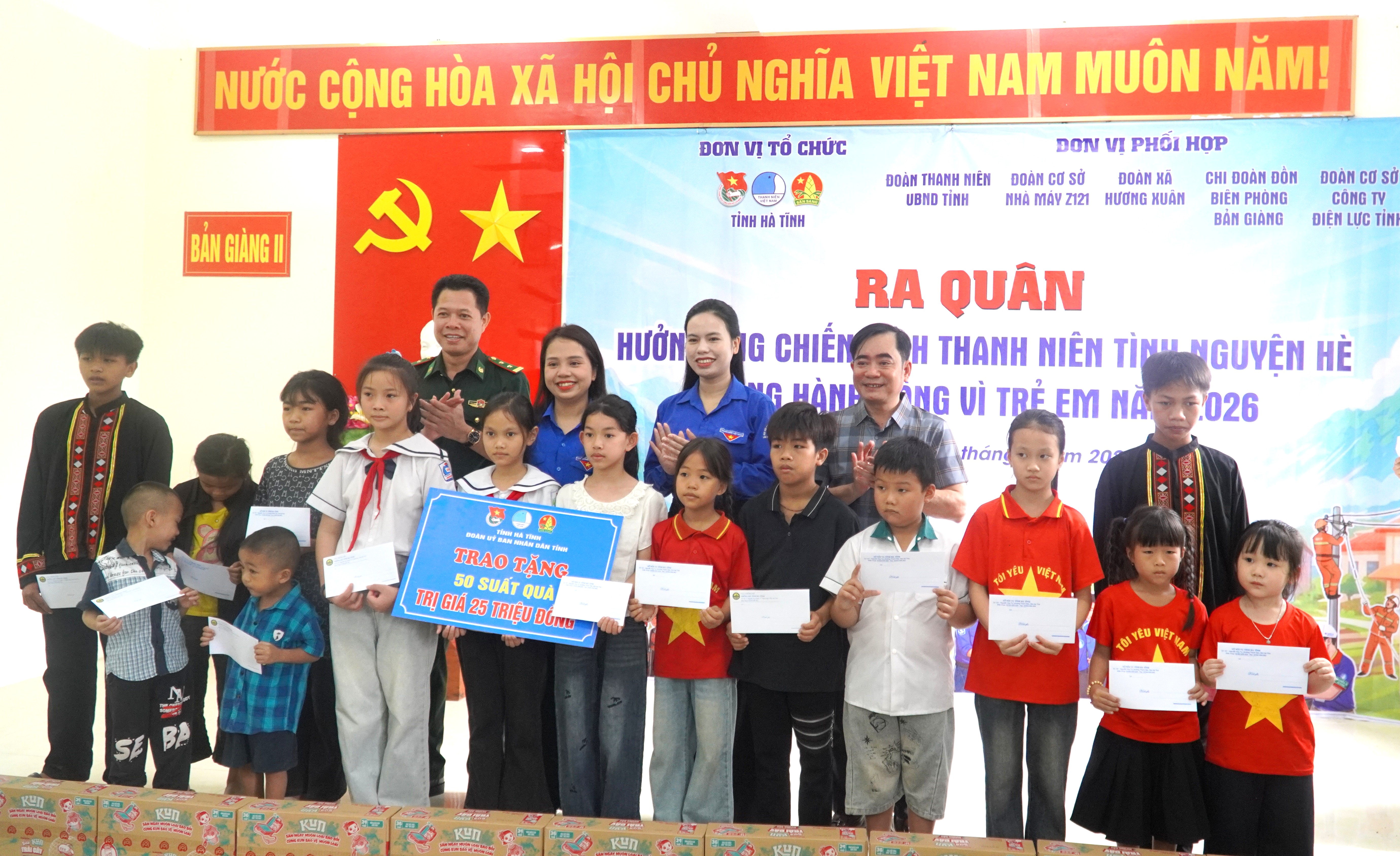  Chương trình ra quân hưởng ứng Chiến dịch Thanh niên tình nguyện hè tháng hành động vì trẻ em 2026 tại xã Hương Xuân.