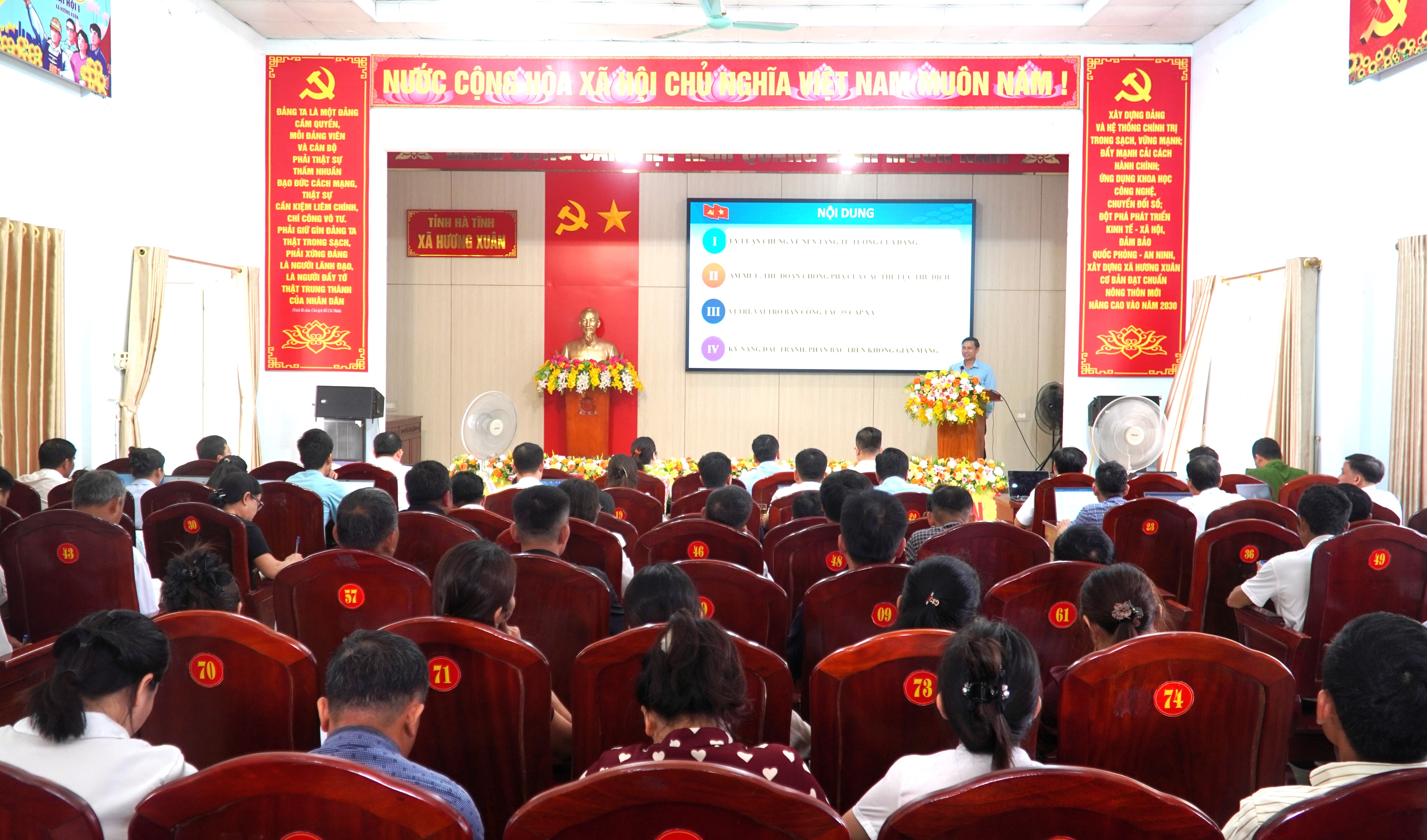 Đảng ủy xã Hương Xuân tổ chức Hội nghị tập huấn nghiệp vụ cho Ban công tác 35 và Ban Chỉ đạo công tác tôn giáo năm 2026