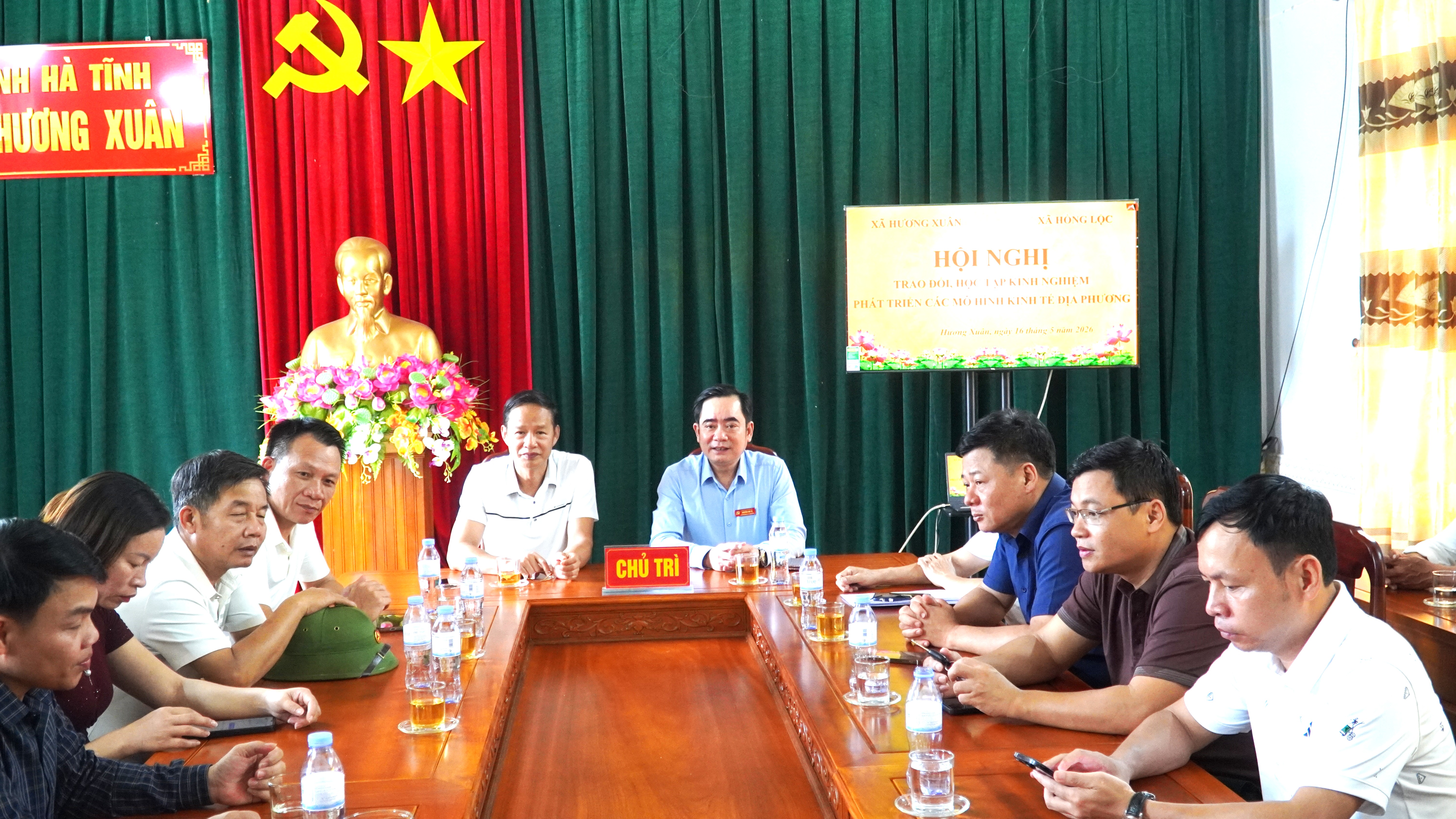 Hội nghị trao đổi, học tập kinh nghiệm phát triển các mô hình kinh tế địa phương tại xã Hương Xuân.