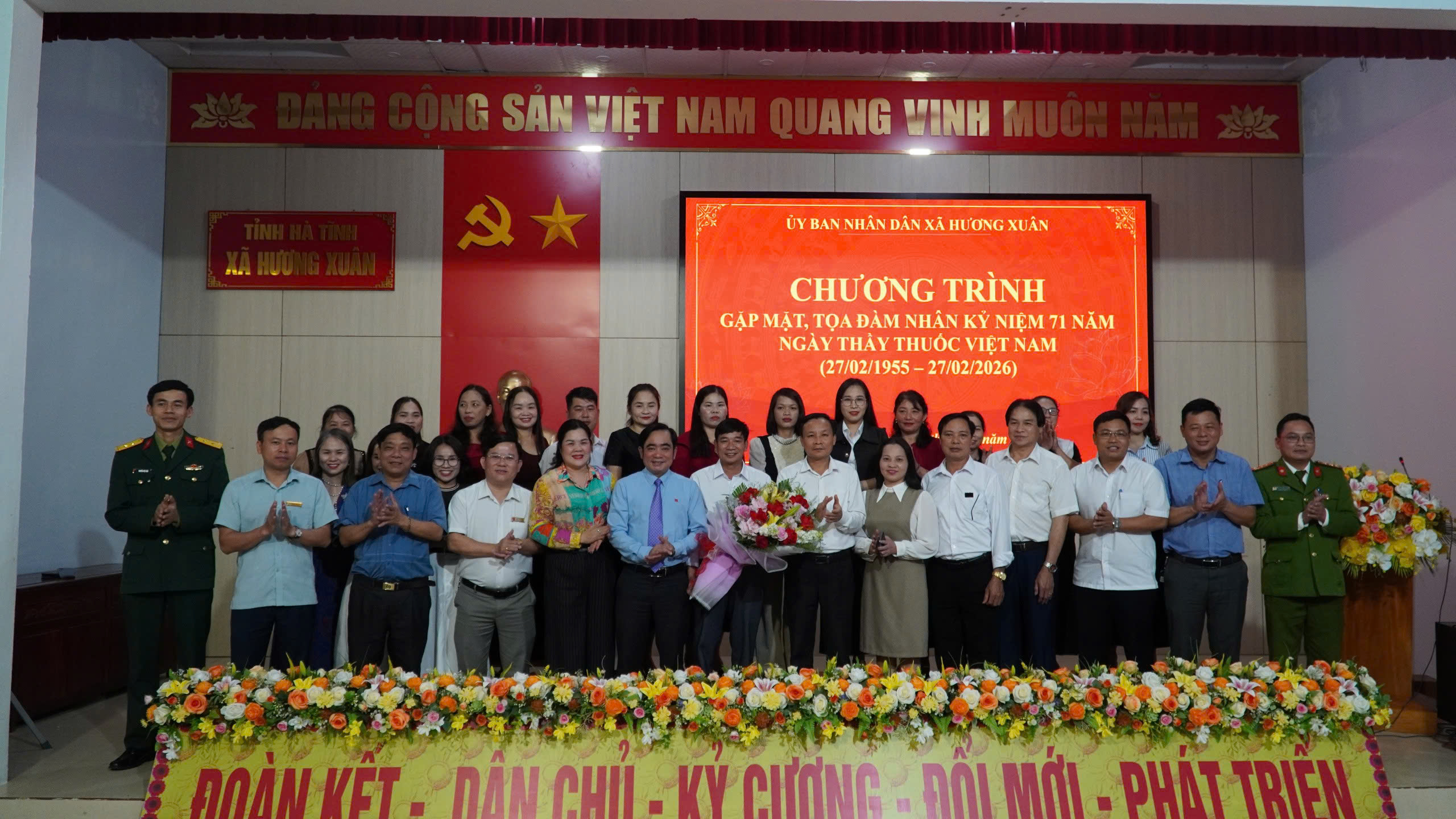 Xã Hương Xuân tổ chức gặp mặt chúc mừng cán bộ Trạm Y tế xã nhân kỷ niệm 71 năm Ngày Thầy thuốc Việt Nam (27/02/1955 – 27/02/2026)