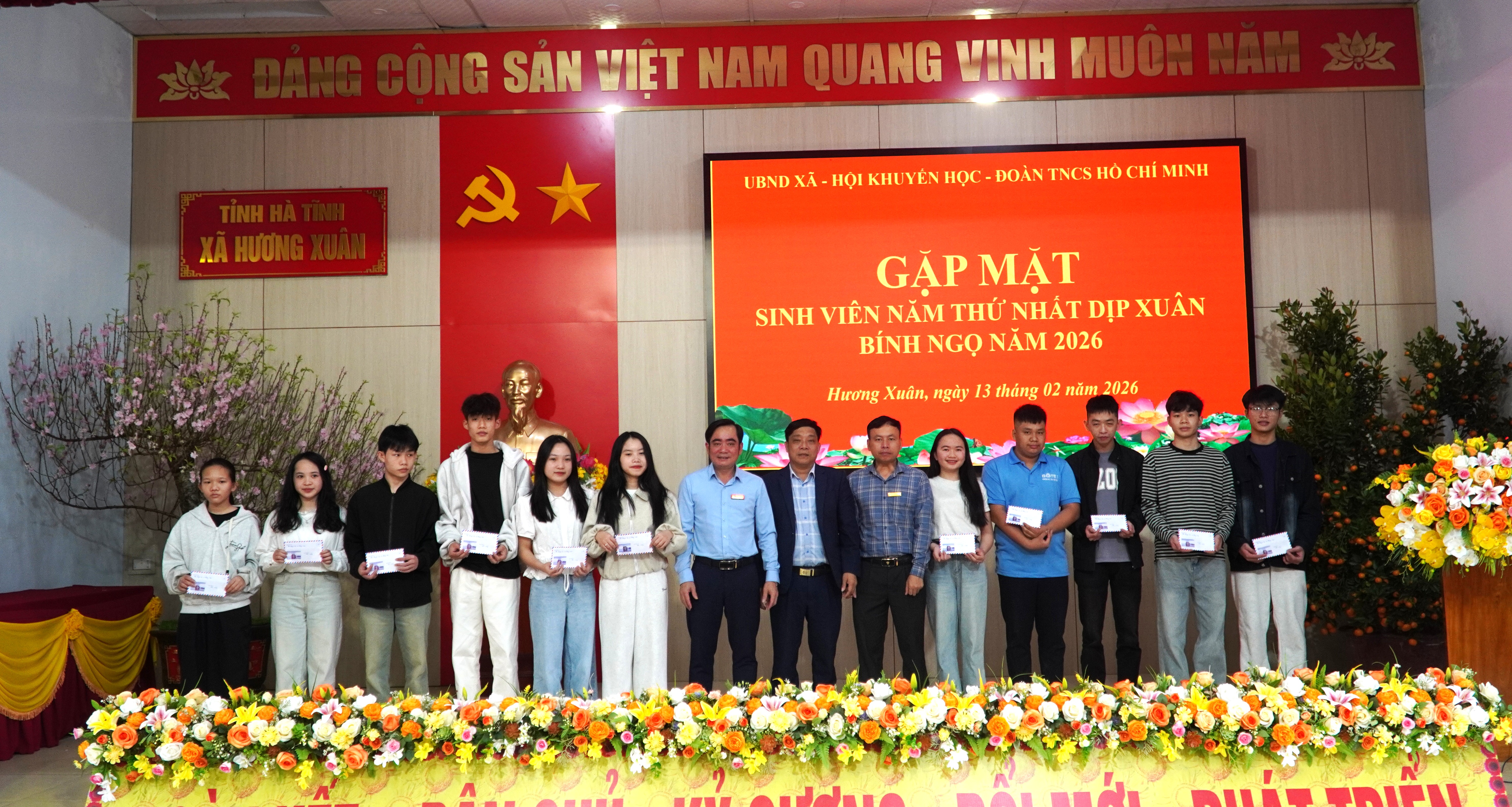 Xã Hương Xuân gặp mặt sinh viên năm thứ nhất nhân dịp Xuân Bính Ngọ 2026.