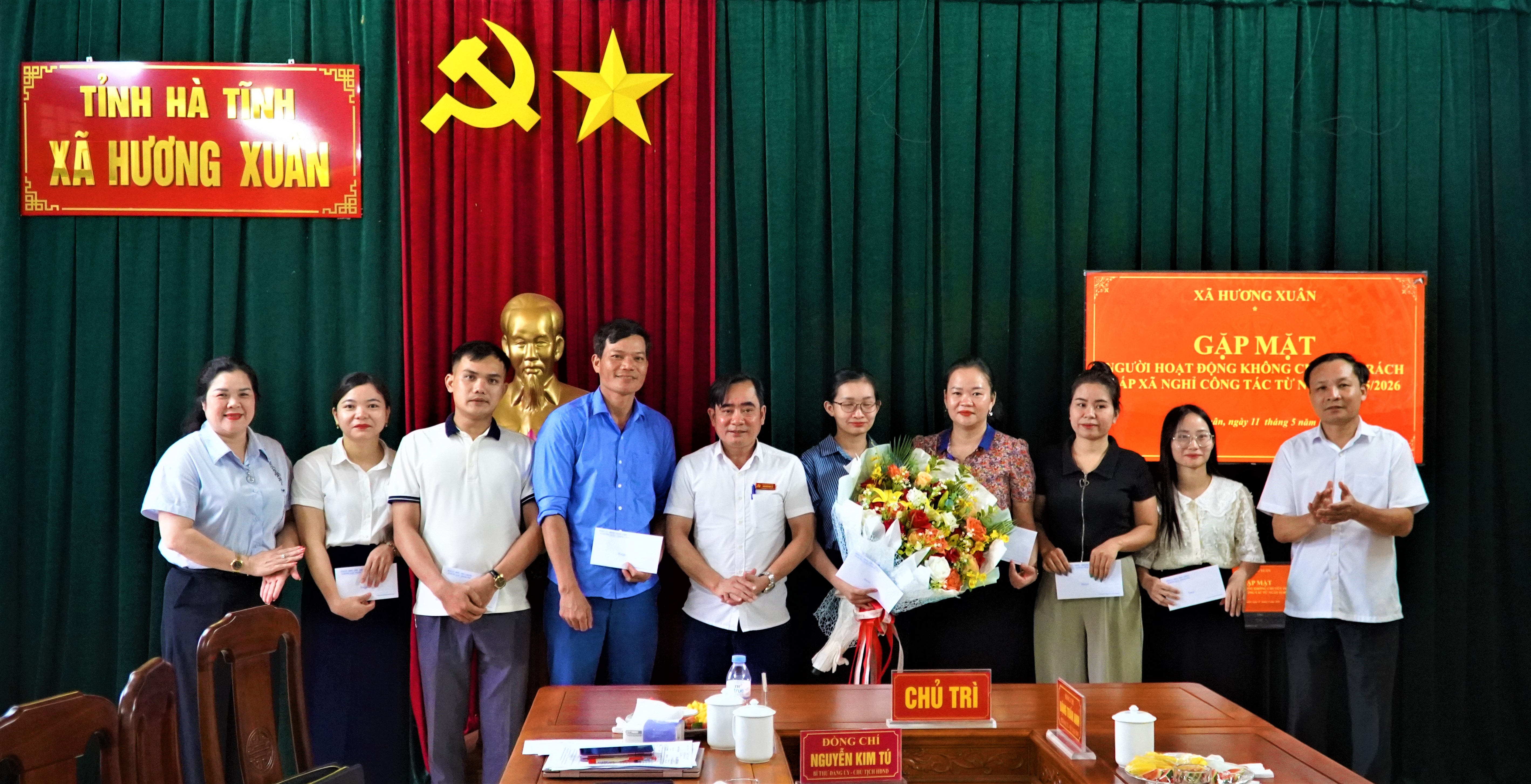 Đảng ủy - UBND - UBMTTQ xã Hương Xuân tổ chức gặp mặt, chia tay đội ngũ cán bộ hoạt động không chuyên trách