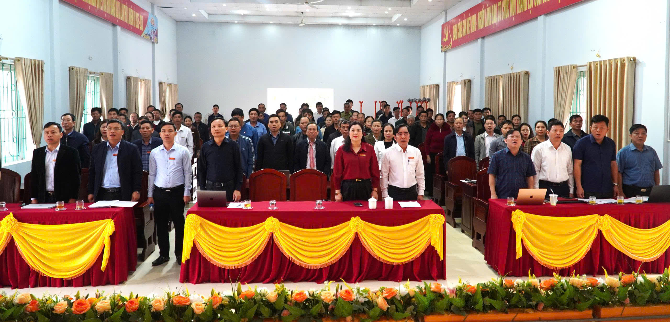 Ban Thường vụ Đảng ủy xã đã tổ chức Lễ trao Huy hiệu Đảng đợt 03/02/2026 cho các đảng viên tiêu biểu và Hội nghị giao ban bí thư chi bộ, trưởng thôn, đồng thời bổ cứu công tác sản xuất vụ Xuân năm 2026