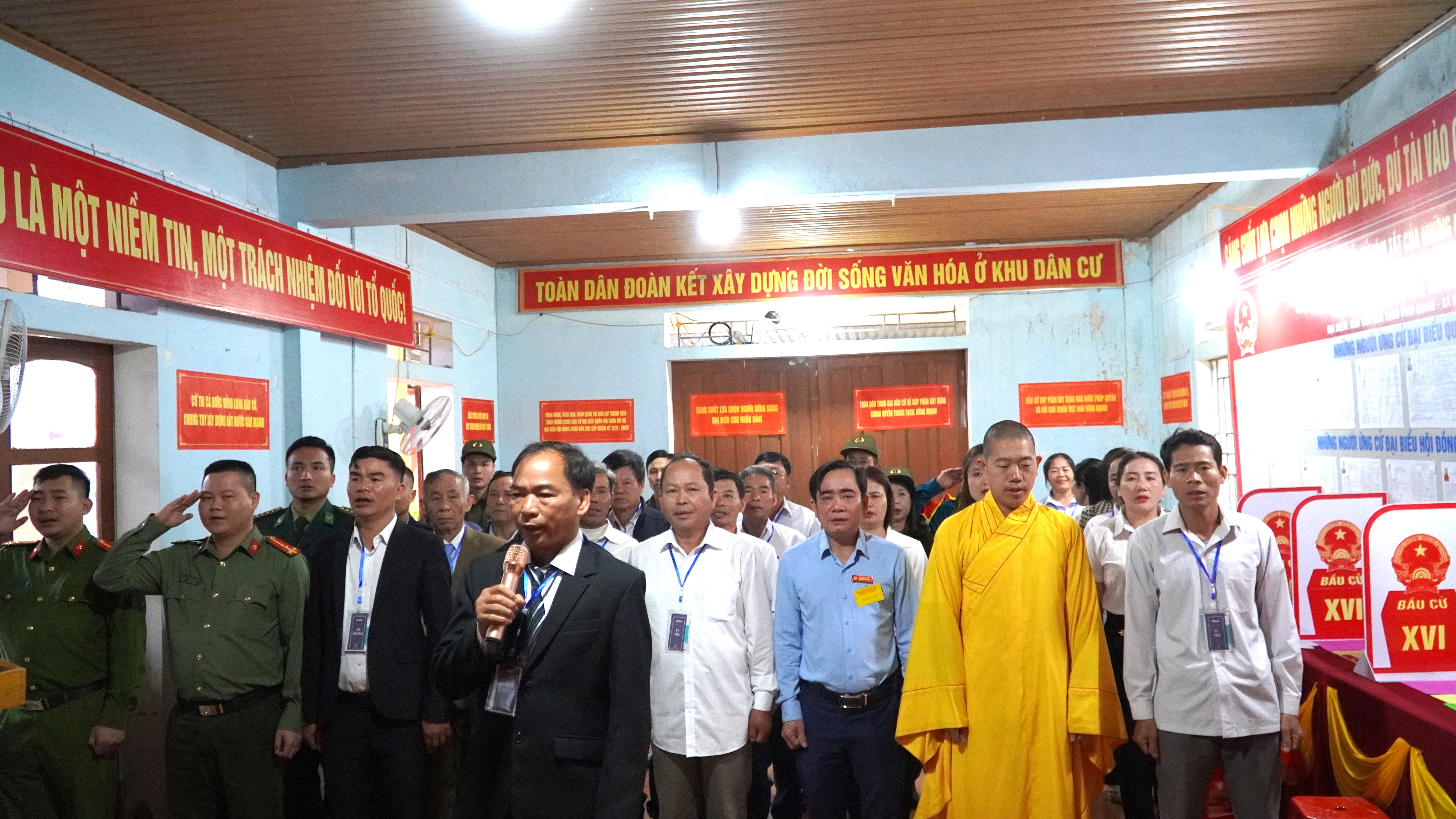 Hơn 10.642 cử tri xã Hương Xuân tham gia ngày hội bầu cử tại 10 khu vực bỏ phiếu.