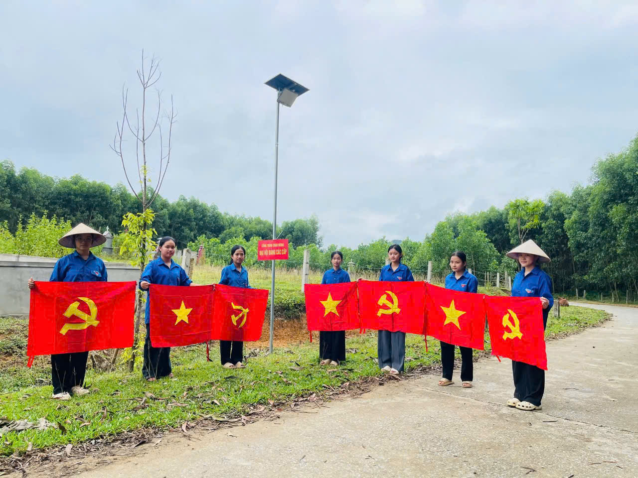 Uỷ ban Mặt trận Tổ quốc xã Hương Xuân phát động đợt cao điểm chào mừng Đại hội Đảng các cấp 
