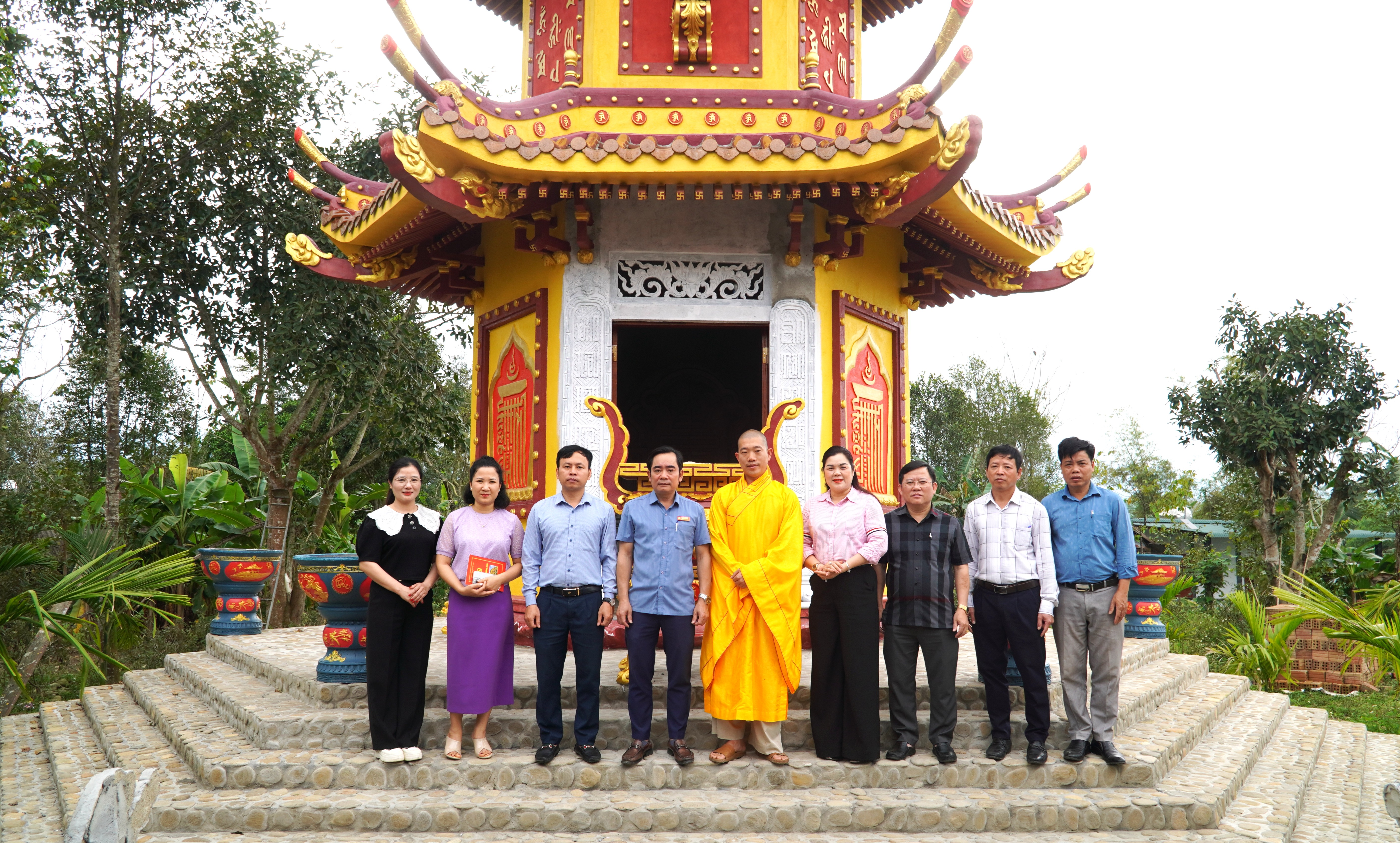 Đảng ủy – HĐND – UBND xã Hương Xuân dâng hương tại các khu di tích lịch sử và triển khai nhiệm vụ đảm bảo an ninh trật tự dịp tết Bính Ngọ 2026.