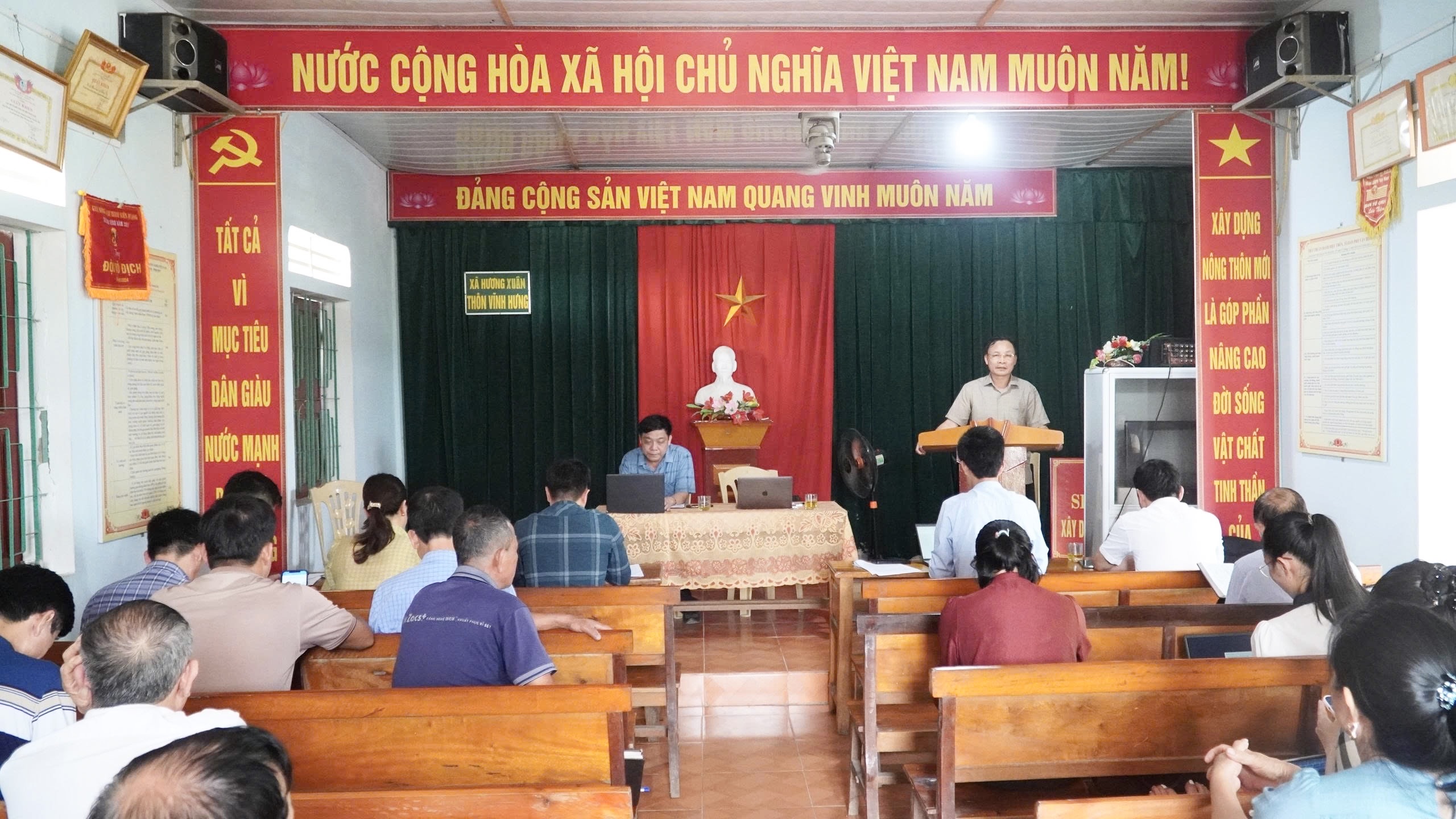 Hương Xuân tổ chức làm việc chuyên đề với thôn Vĩnh Hưng về xây dựng khu dân cư nông thôn mới kiểu mẫu