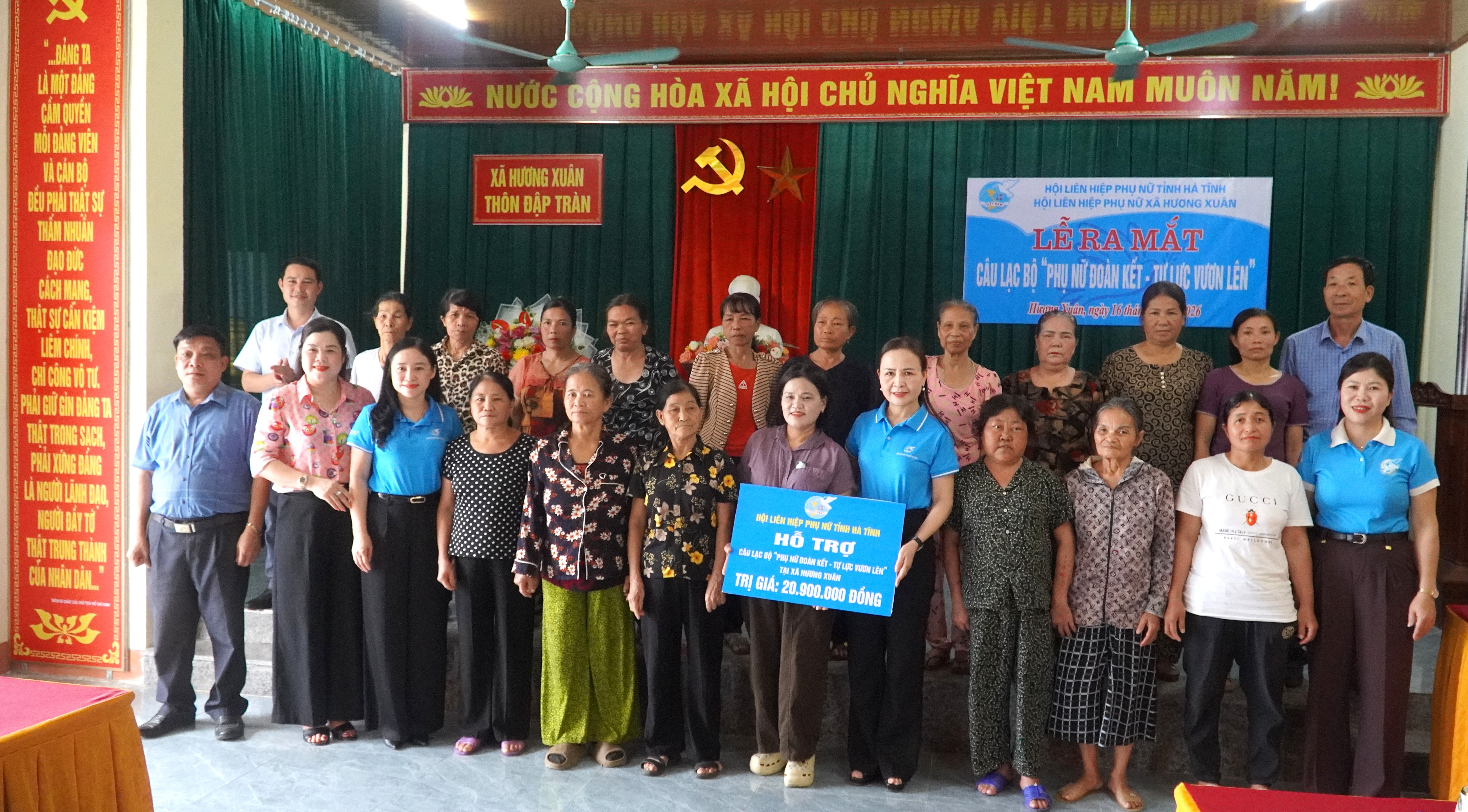 Ra mắt Câu lạc bộ “Phụ nữ Đoàn kết - Tự lực vươn lên” tại xã Hương Xuân.