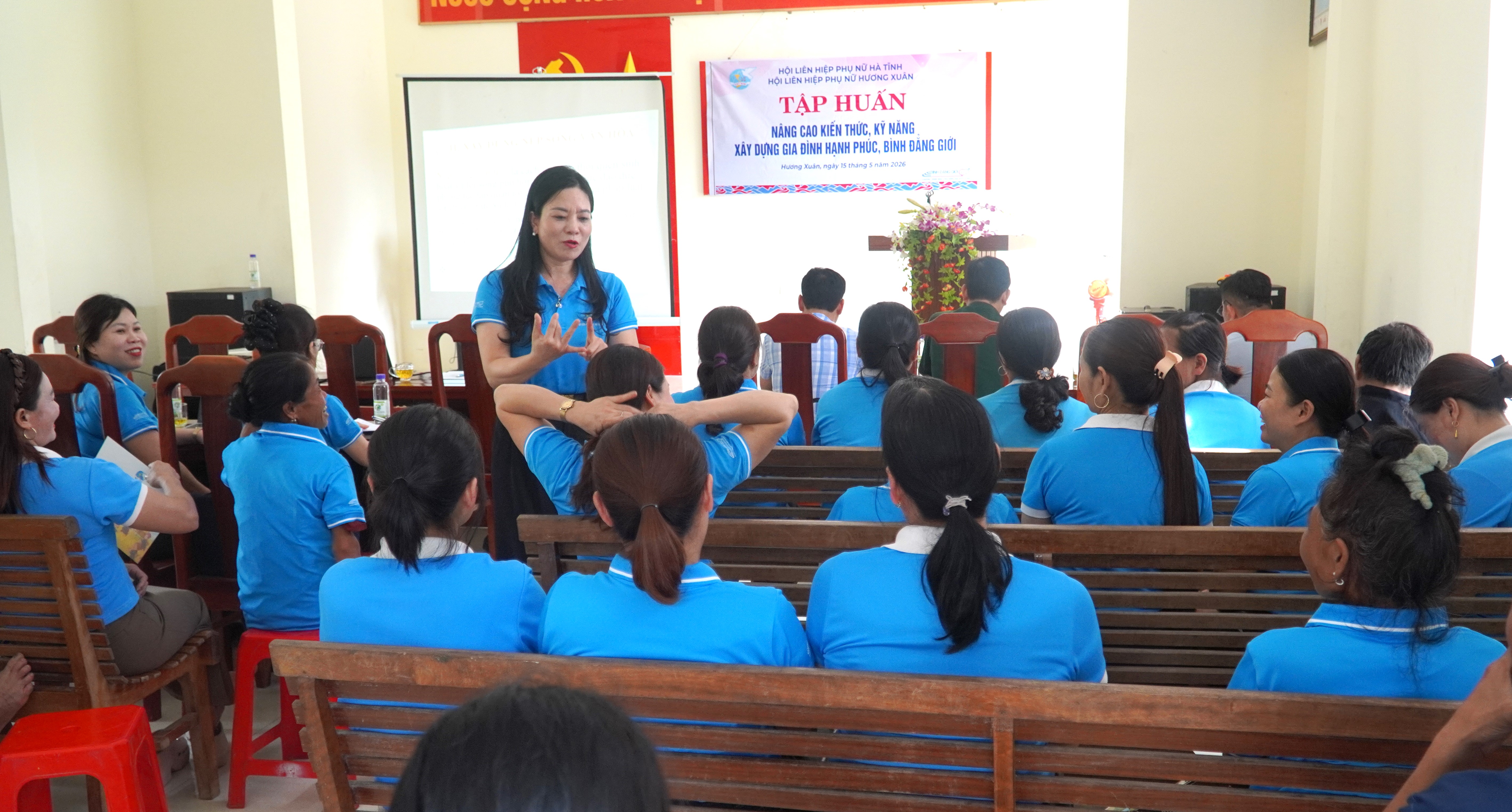 Hội LHPN xã Hương Xuân tổ chức Tập huấn kiến thức xây dựng gia đình hạnh phúc, đảm bảo bình đẳng giới và Đối thoại chính sách cho phụ nữ vùng đồng bào dân tộc thiếu số.