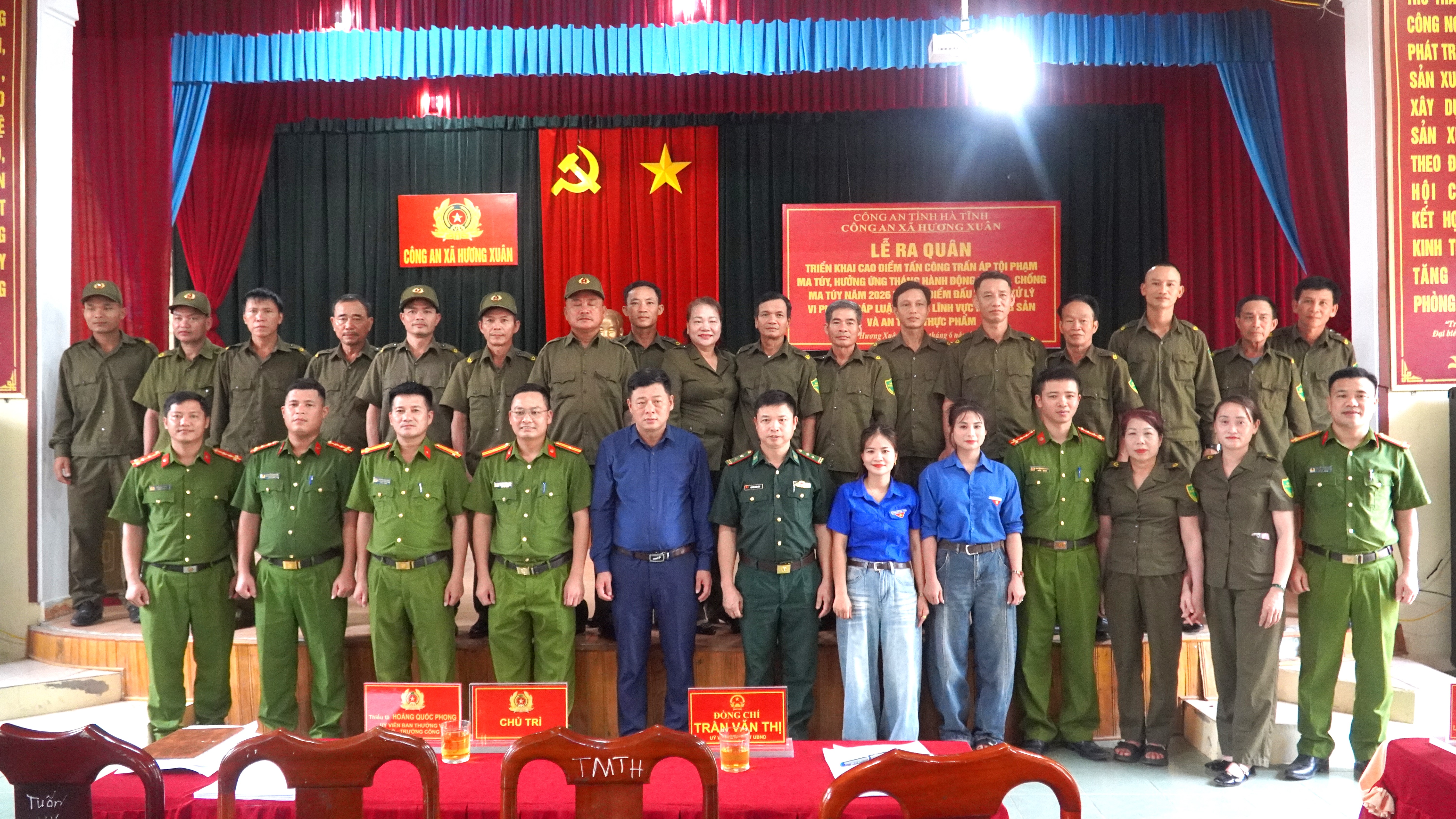 Xã Hương Xuân tổ chức lễ ra quân cao điểm tấn công, trấn áp tội phạm ma tuý, đấu tranh xử lý vi phạm pháp luật trong lĩnh vực khoáng sản và an toàn thực phẩm