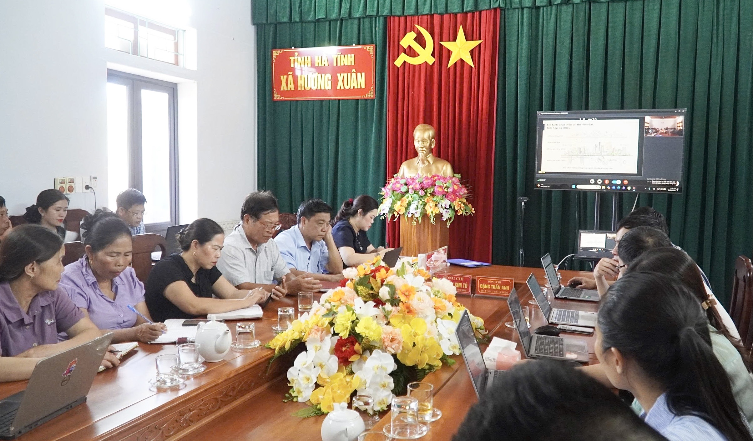 Đảng ủy xã Hương Xuân tham dự Hội nghị Báo cáo viên Trung ương tháng 6 năm 2026