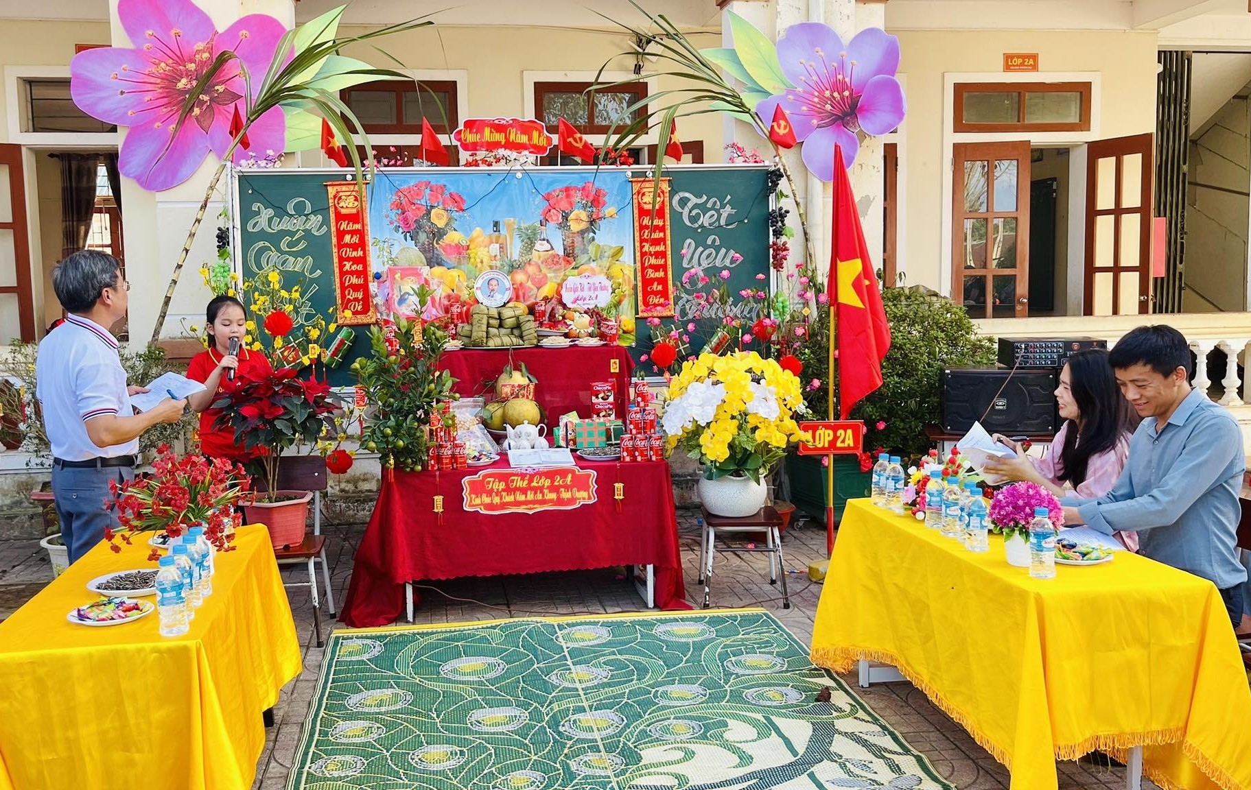 Hoạt động trải nghiệm “Xuân gắn kết – Tết yêu thương” trường Tiểu học Hương Xuân.