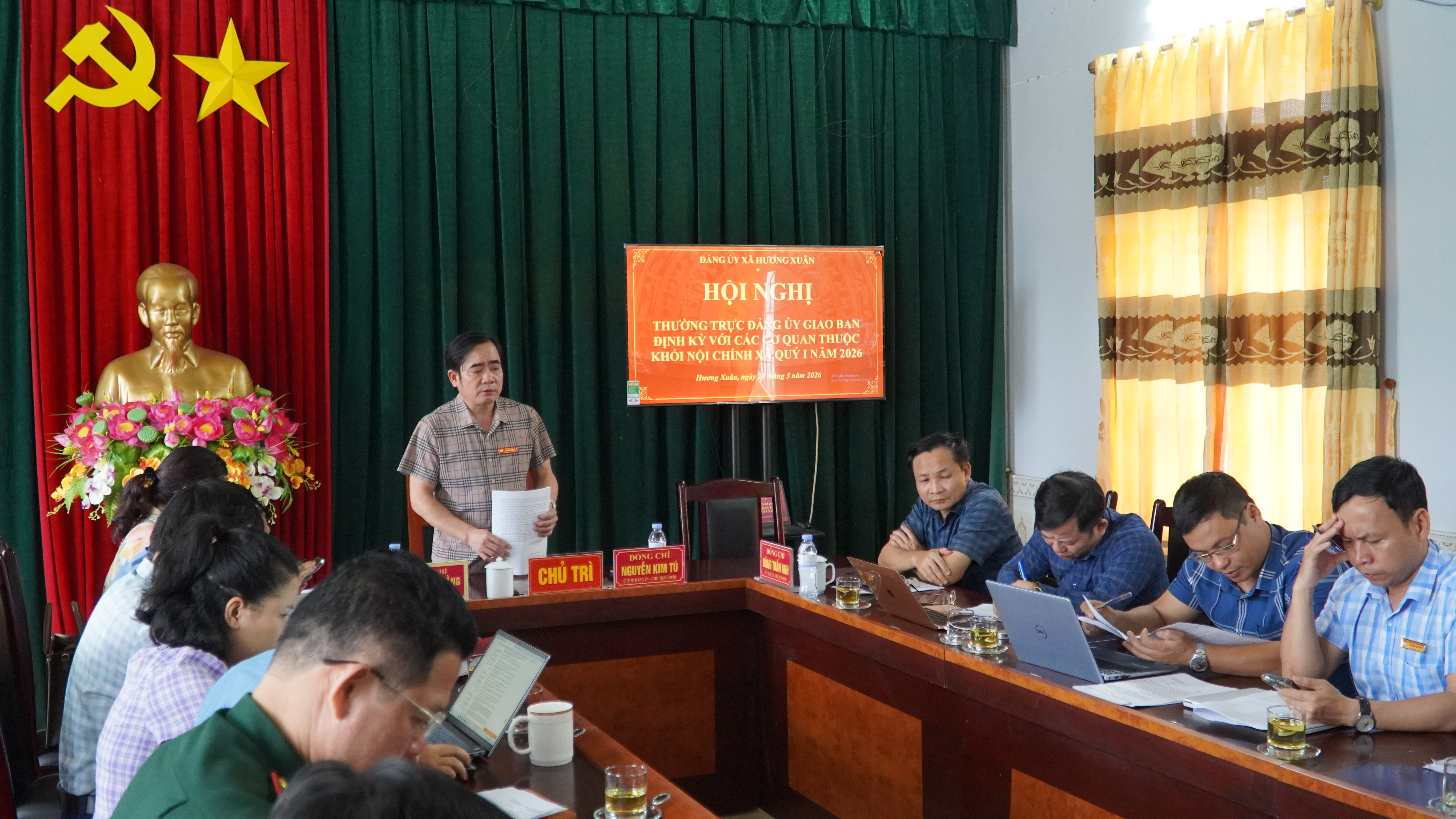 Thường trực Đảng ủy xã Hương Xuân làm việc với các ngành khối Nội chính