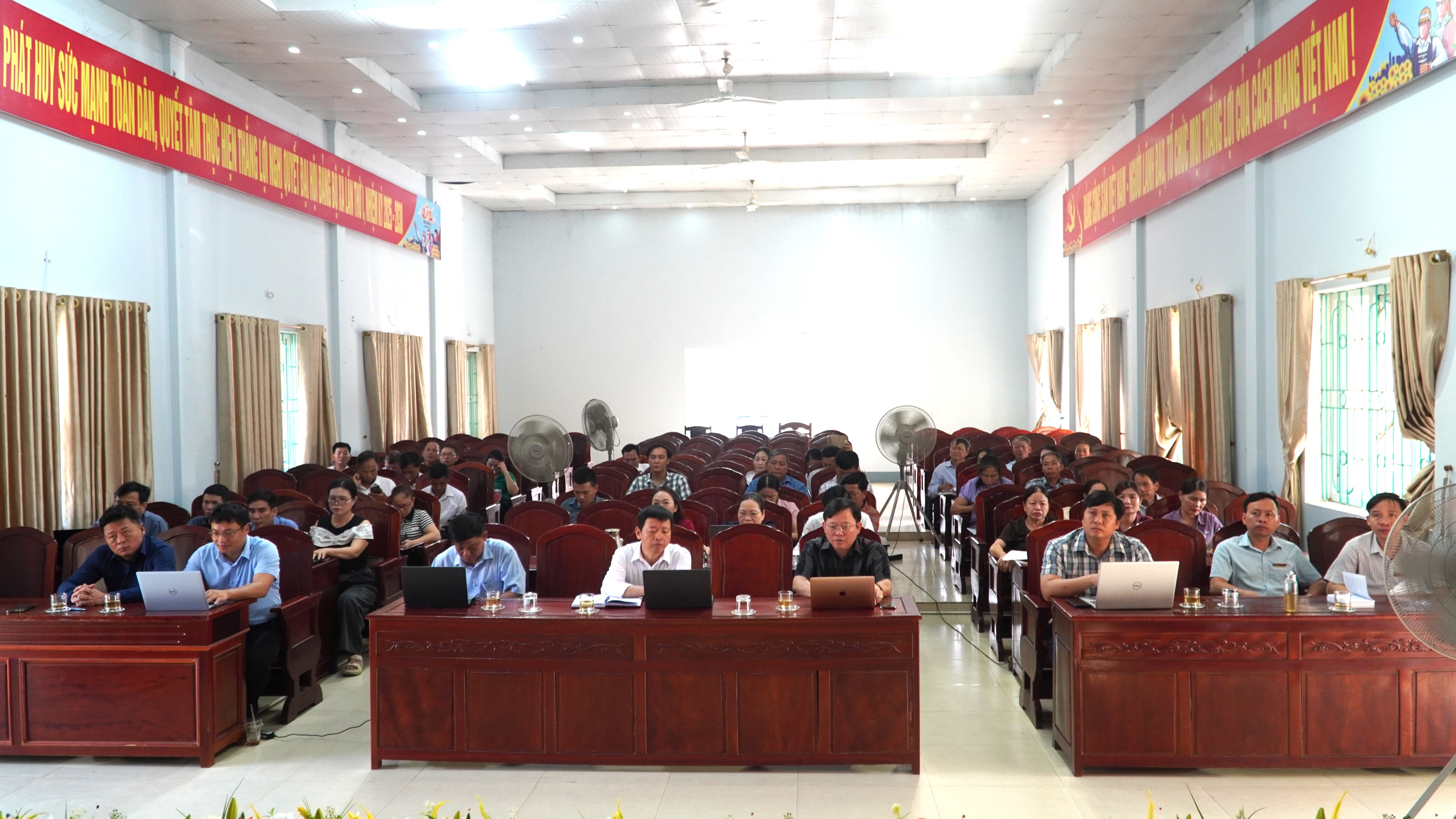 Hội nghị phổ biến, quán triệt các văn kiện, nghị quyết về công tác kiểm tra, giám sát, kỷ luật của Đảng tại điểm cầu xã Hương Xuân