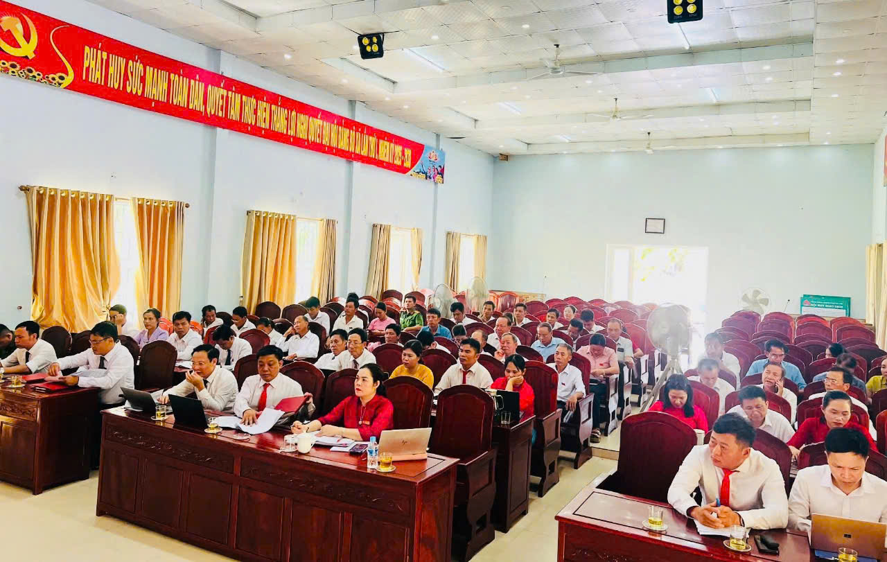 Hội đồng nhân dân xã Hương Xuân khoá XXI, nhiệm kỳ 2021- 2026 tổ chức kỳ họp thứ 18 