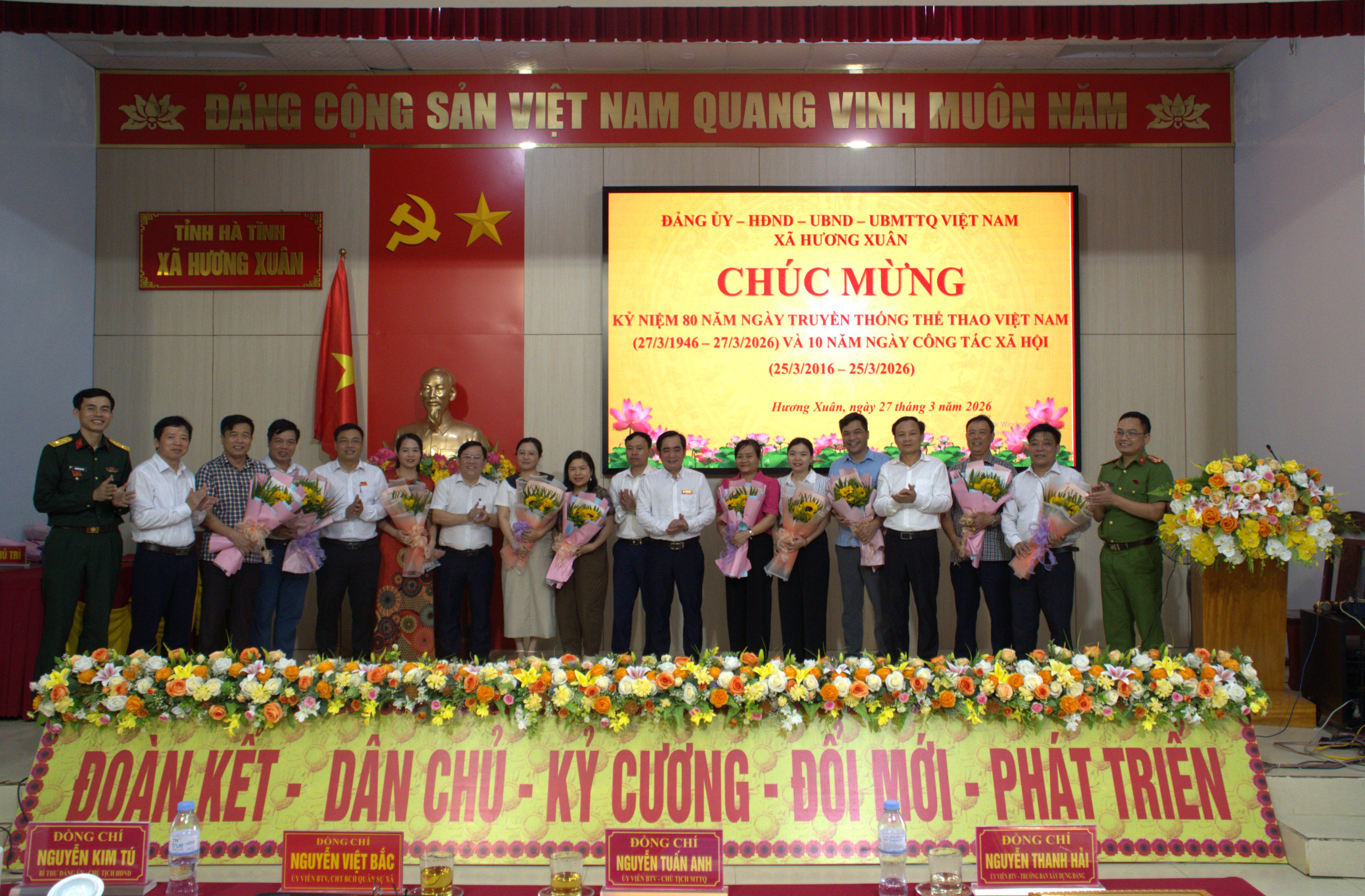 Xã Hương Xuân tổ chức gặp mặt kỷ niệm 80 năm ngày truyền thống thể thao việt nam và 10 năm ngày công tác xã hội.