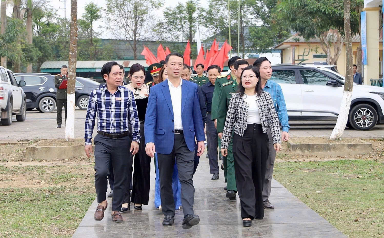  Phó Bí thư Tỉnh ủy - Chủ tịch UBND tỉnh Phan Thiên Định làm việc với xã Hương Xuân kiểm tra các nội dung tổ chức chương trình "Xuân biên phòng, ấm lòng dân bản"