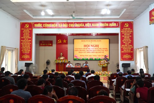 Xã Hương Xuân tổ chức Hội nghị giao ban với bí thư các đảng bộ, chi bộ; thôn trưởng; trưởng ban công tác Mặt trận các thôn trên địa bàn xã 