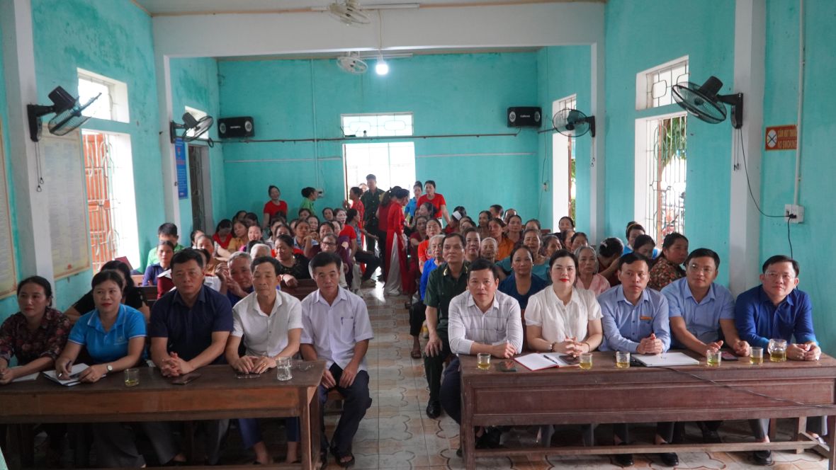 Hội LHPN xã Hương Xuân tổ chức sinh hoạt chuyên đề “Tháng nghe dân nói, nghe hội viên nói” tại thôn Hương Vĩnh