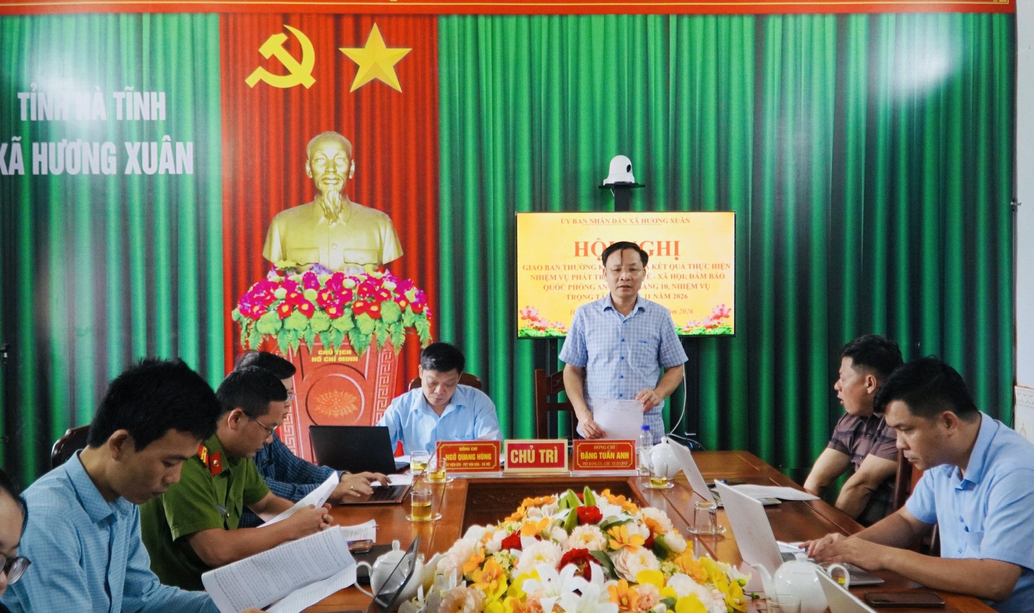 UBND xã Hương Xuân giao ban thường kỳ, đánh giá kết quả thực hiện nhiệm vụ tháng 10, triển khai nhiệm vụ tháng 11 năm 2026