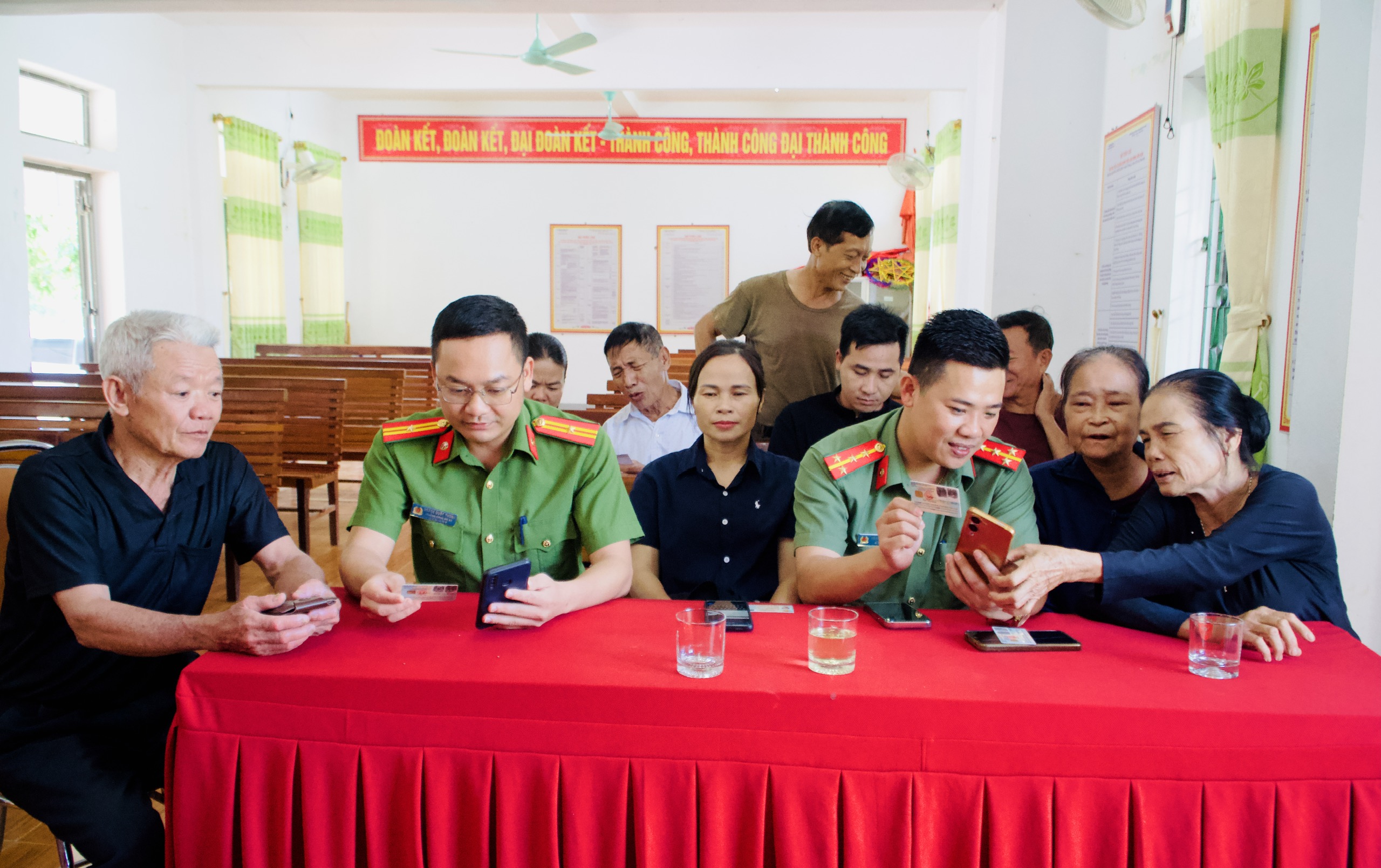 Hương Xuân tổ chức “Ngày chuyển đổi số ở cơ sở” vào thứ Bảy, đưa tiện ích số đến gần hơn với người dân