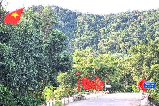 Hương Xuân rực rỡ cờ hoa chào mừng Quốc Khánh 2/9 