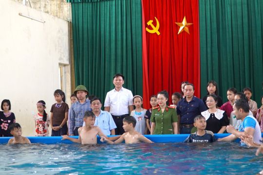 Ban chỉ đạo xã Hương Xuân kiểm tra công tác dạy bơi an toàn, phòng, chống đuối nước trẻ em trong dịp Hè năm 2026 