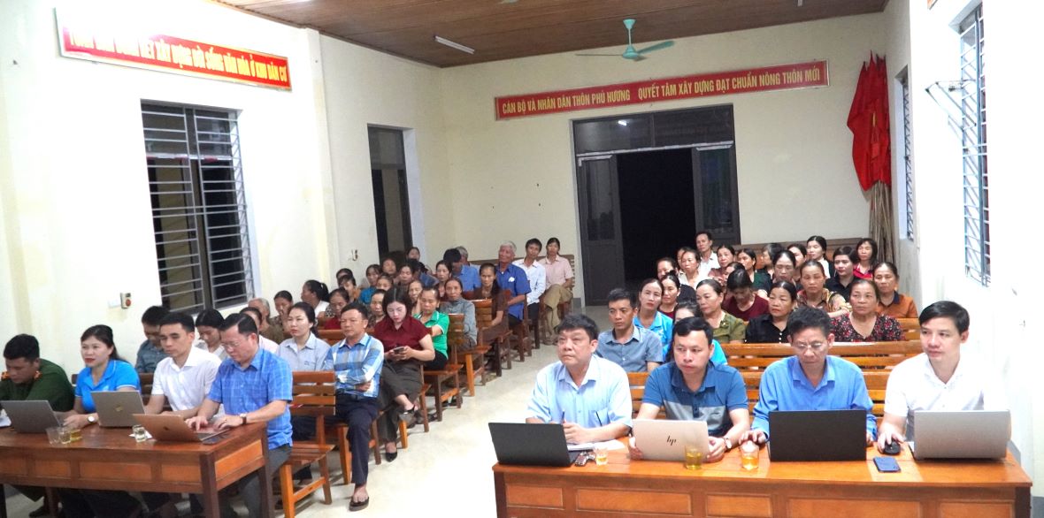 Xã Hương Xuân tổ chức sinh hoạt chuyên đề “Tháng nghe hội viên nói” tại thôn Phú Hương