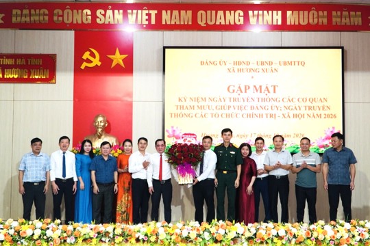 Xã Hương Xuân gặp mặt, chúc mừng kỷ niệm ngày truyền thống các cơ quan tham mưu, giúp việc Đảng ủy và các tổ chức chính trị - xã hội