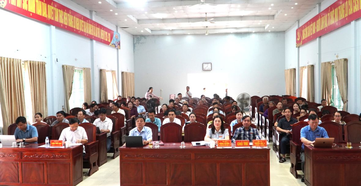 Xã Hương Xuân tham dự Hội nghị toàn quốc nghiên cứu, học tập, quán triệt và triển khai thực hiện Nghị quyết Hội nghị lần thứ tư Ban Chấp hành Trung ương Đảng khóa XIV