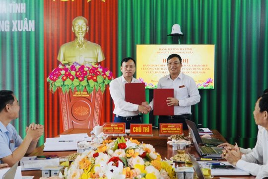 Hương Xuân bàn giao chức năng, nhiệm vụ tham mưu về công tác Dân vận từ Ban Xây dựng Đảng về Ủy ban MTTQ và các tổ chức chính trị - xã hội xã