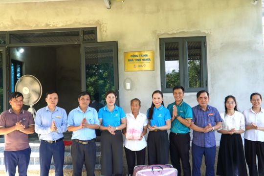 Hương Xuân khánh thành, bàn giao nhà ở “Mái ấm tình thương” cho hội viên phụ nữ có hoàn cảnh khó khăn