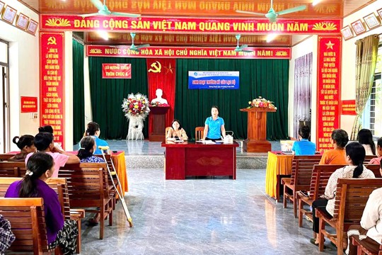 Chi hội Phụ nữ thôn Chúc A, xã Hương Xuân duy trì sinh hoạt Câu lạc bộ “Đoàn kết - Tự lực vươn lên” 