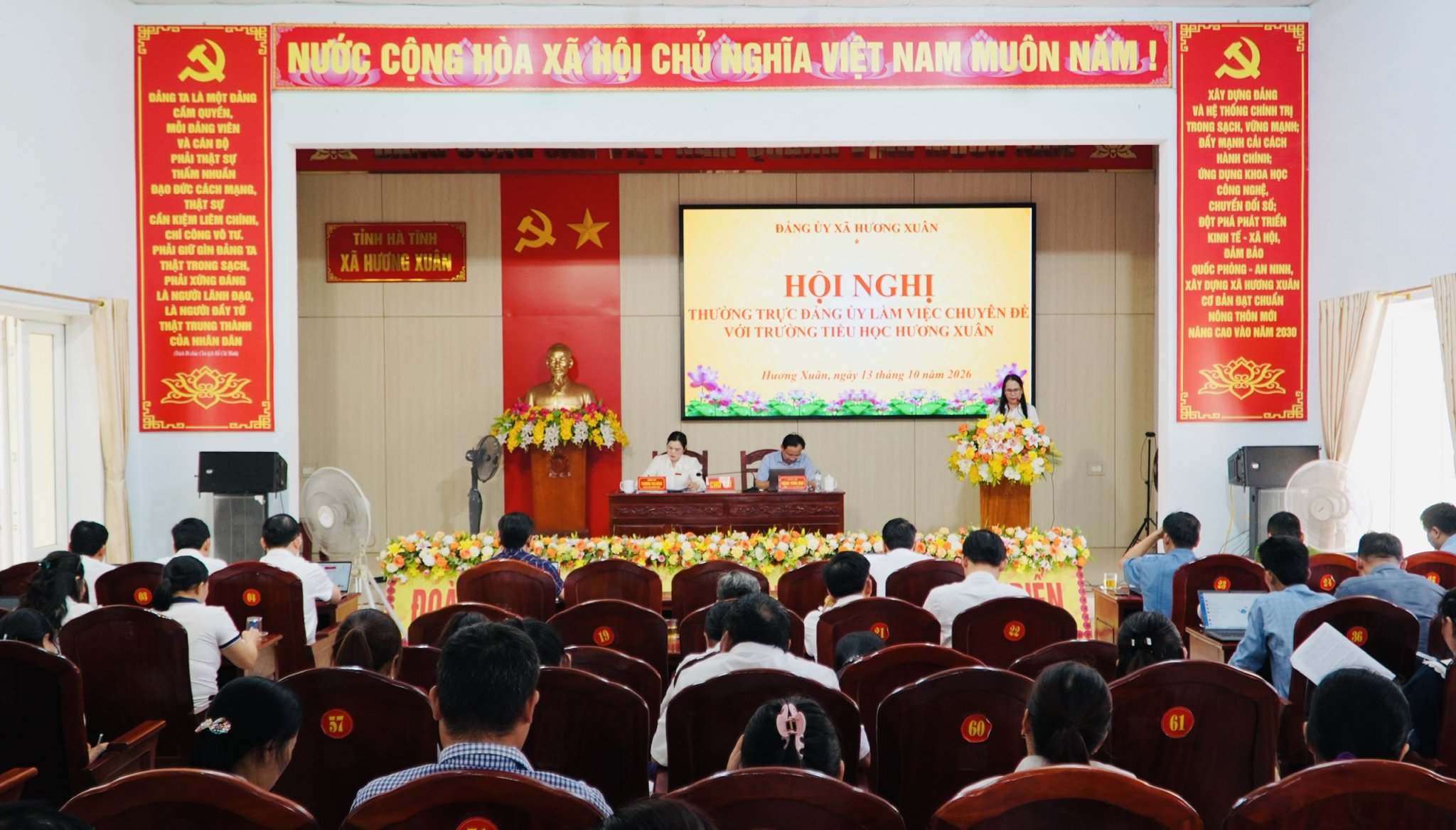 Thường trực Đảng ủy xã Hương Xuân làm việc chuyên đề với Trường Tiểu học Hương Xuân