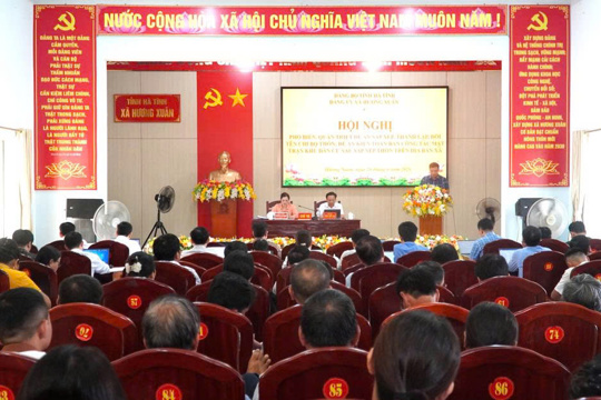 Đảng ủy xã Hương Xuân tổ chức Hội nghị phổ biến, quán triệt Đề án sắp xếp, thành lập, đổi tên chi bộ thôn và Đề án kiện toàn Ban Công tác Mặt trận khu dân cư sau sắp xếp thôn