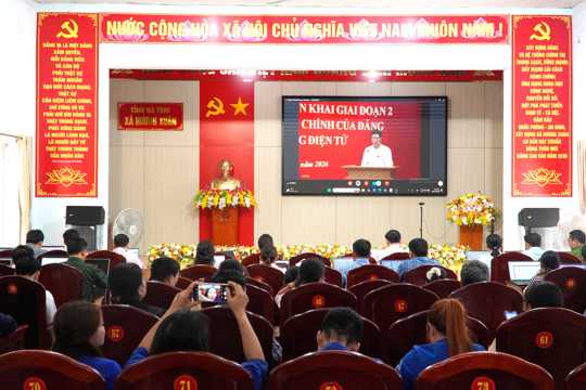 Xã Hương Xuân tham gia hội nghị trực tuyến tập huấn triển khai 04 thủ tục hành chính của Đảng trên môi trường điện tử giai đoạn 2