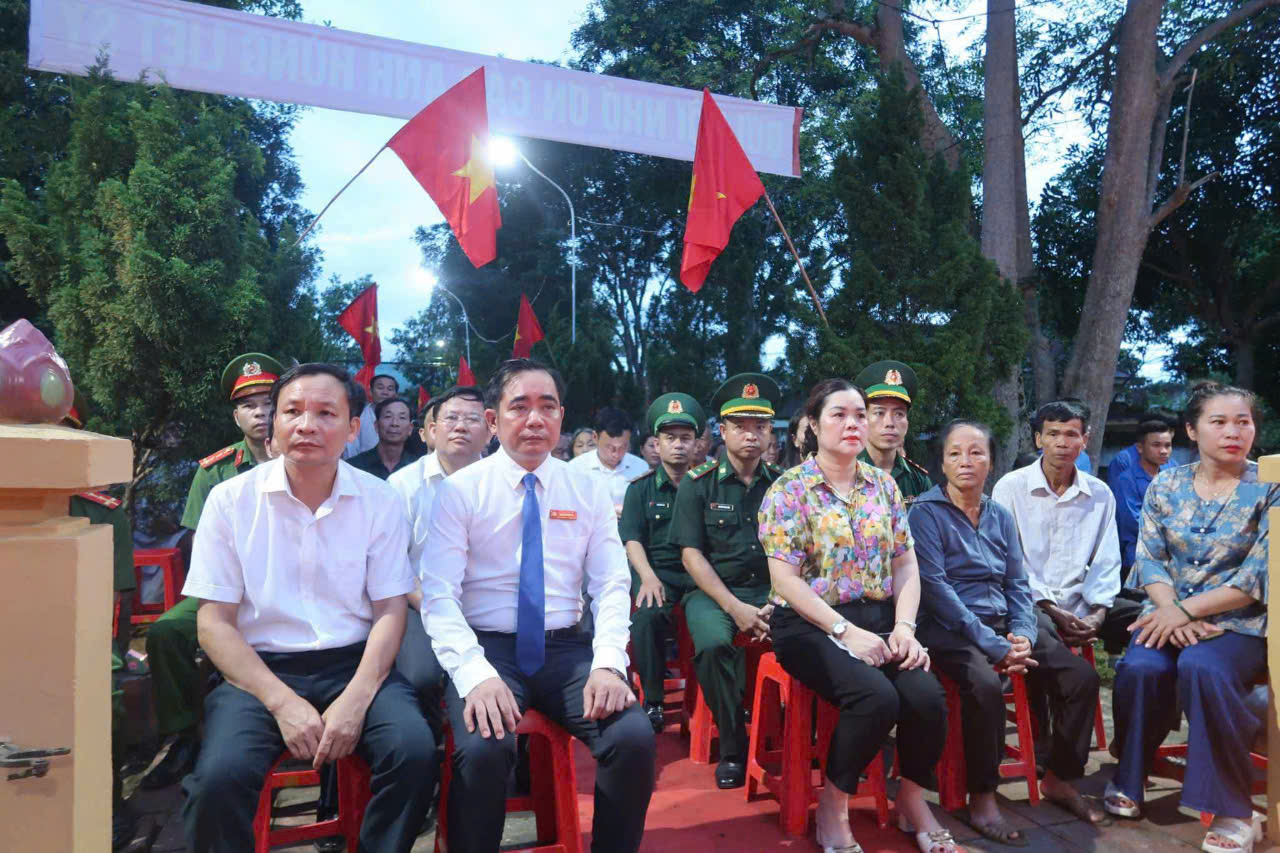 lãnh đạo tham dự.jpg